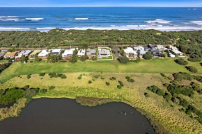 SALTWATER HOUSE - Opposite the beach and views over the lake!